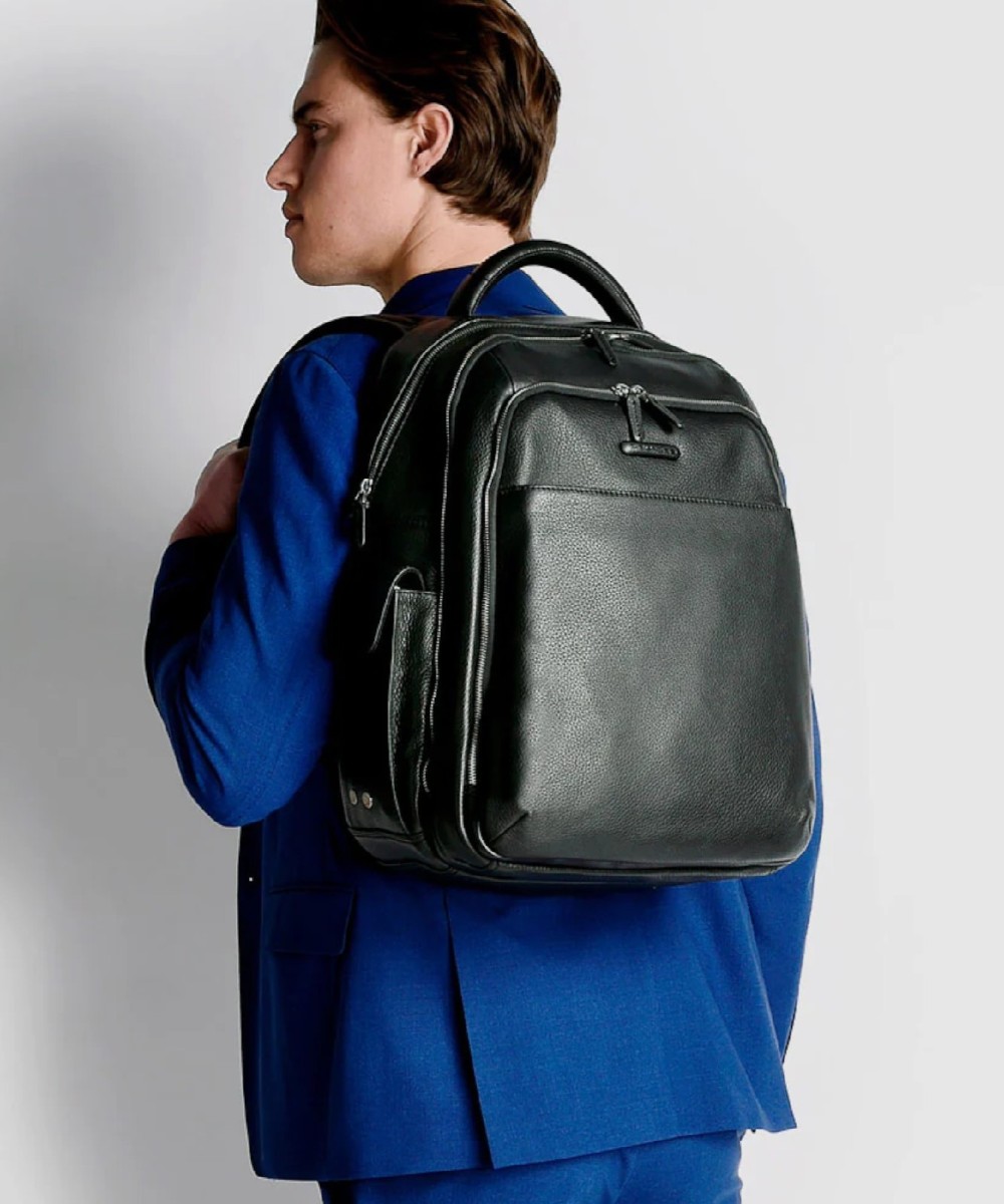 zaini-piquadro-526kkg-1.jpg Piquadro Modus zaino 3 scomparti porta pc 15" in pelle nero pelle - immagine 1