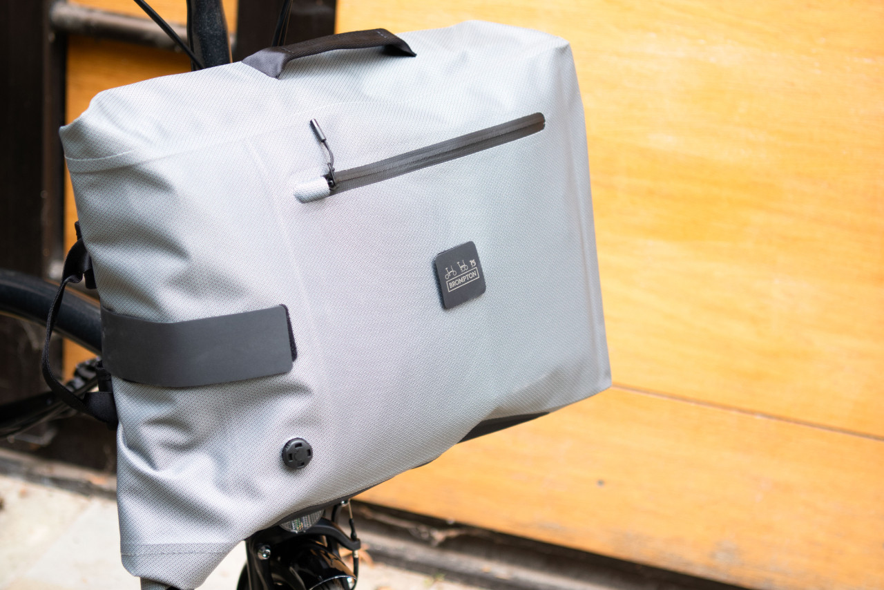 zaino-impermeabile-884nsb-1.jpg Zaino Impermeabile Borough – Grafite | Brompton Italia - immagine 1