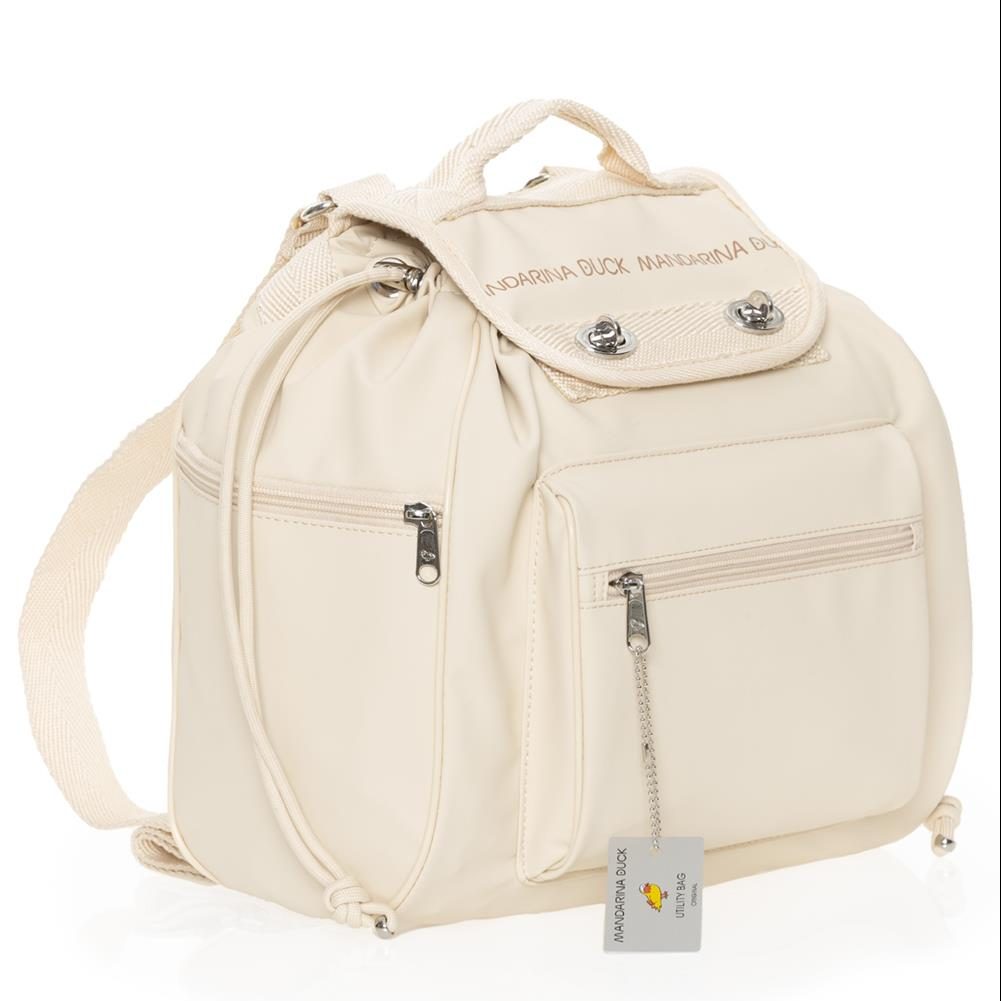 zaino-mandarina-duck-690htn-1.jpg Mandarina Duck Utility è uno zaino in materiale dalla superficie gommata - immagine 1