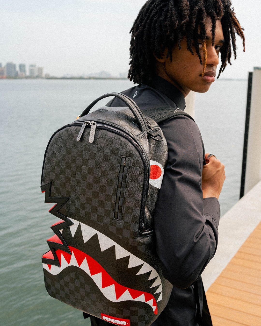 zaino-spray-ground-339nij-1.jpg Zaino Sprayground SHARK BITE SHARKS IN PARIS GRAY BACKPACK (DLXV) Nero - immagine 1